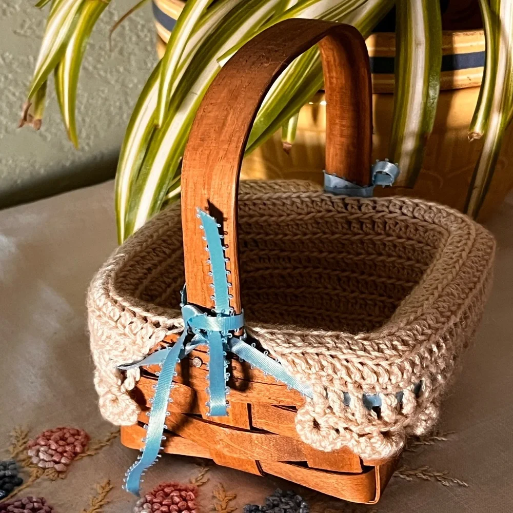 Charming 1985 Longaberger Handwoven Basket w/ Crochet Liner & Blue Ribbon Accent